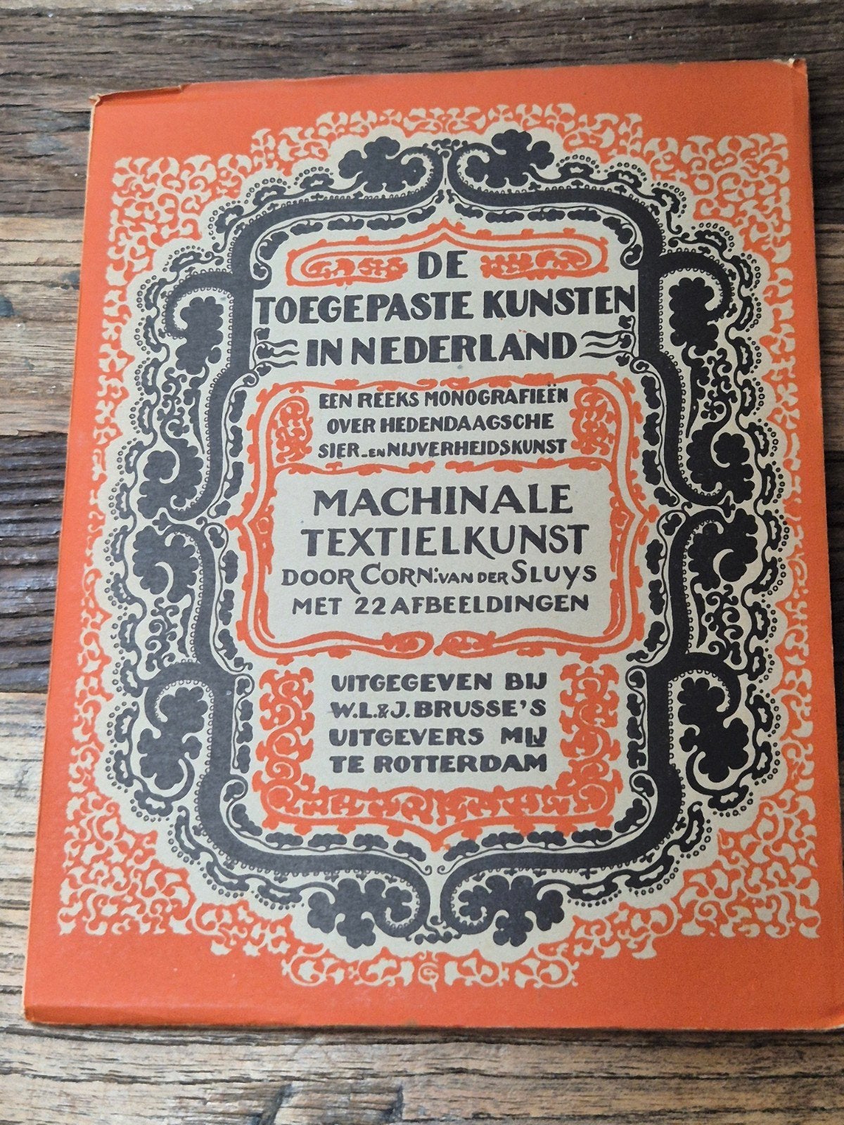 De Toegepaste Kunsten in Nederland - Machinale Textielkunst, Ophalen of Verzenden, Gelezen, Corn. van der Sluys, Nederland