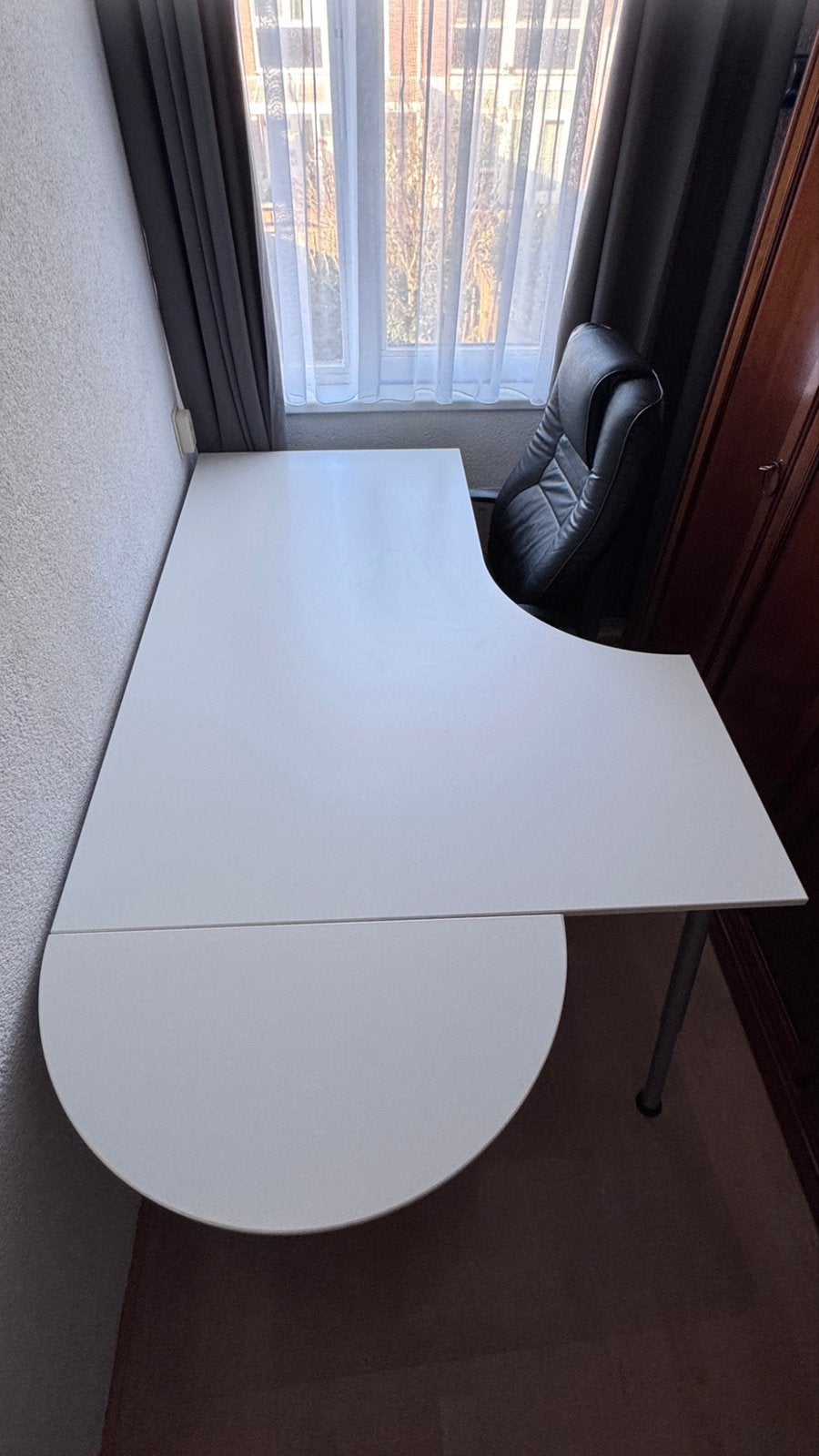 Foto 2 van Bureau