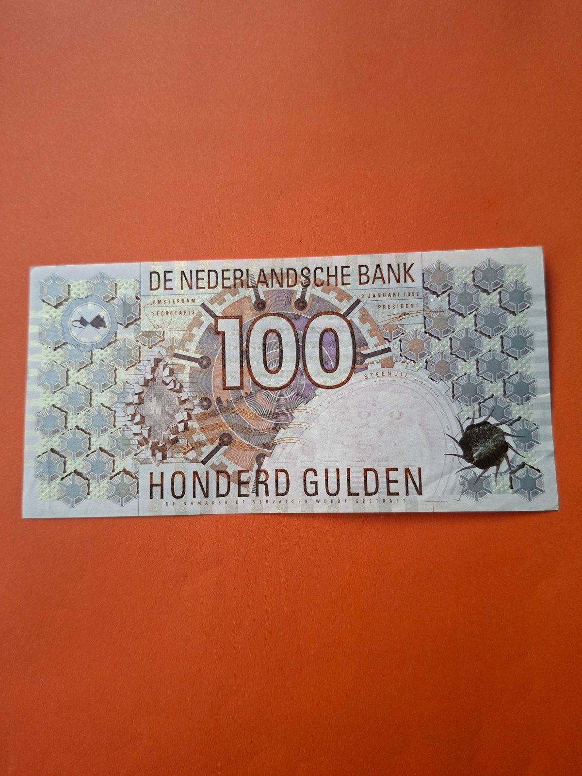 100 gulden Steenuil uit 1992 in UNC
Serie nummer 1001642624, Ophalen of Verzenden, 100 gulden, Los biljet
