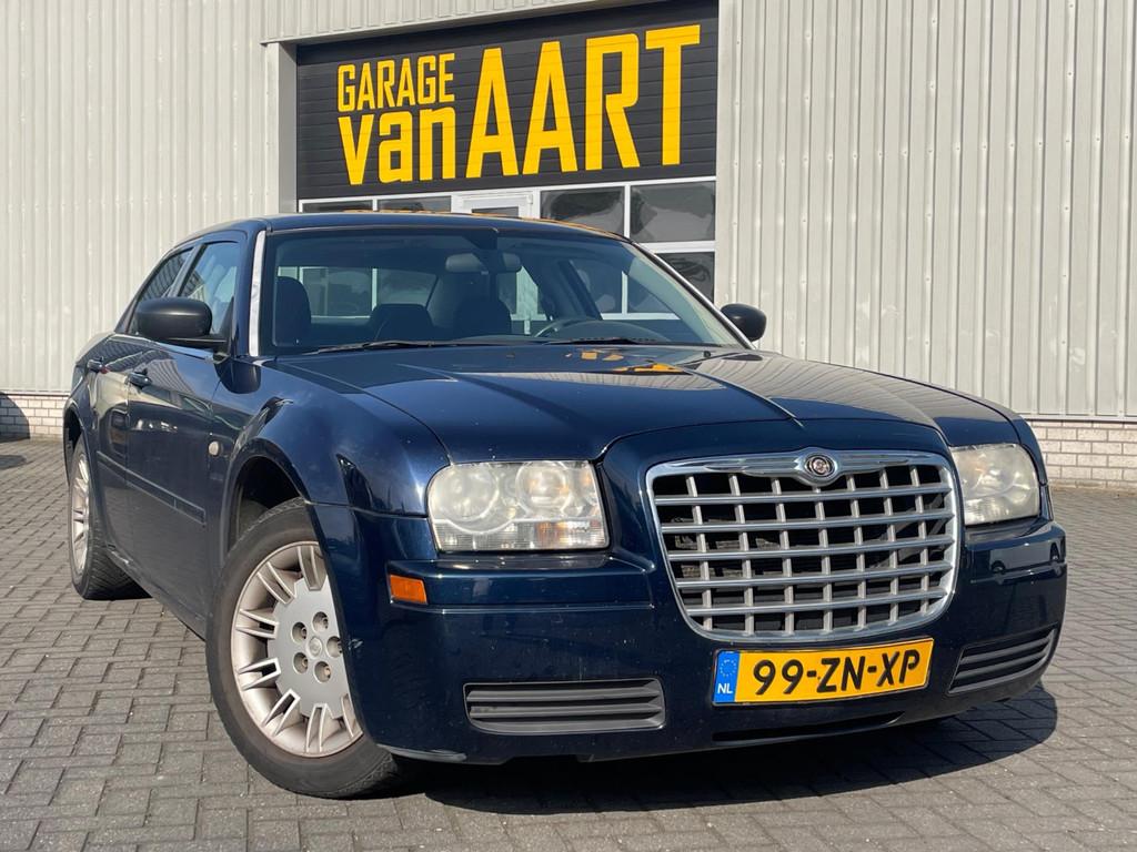 Chrysler 300C 2.7 V6 | AIRCO | YOUNGTIMER | GOEDKOOPSTE MET, Automaat, Gebruikt, 1670 kg, Blauw
