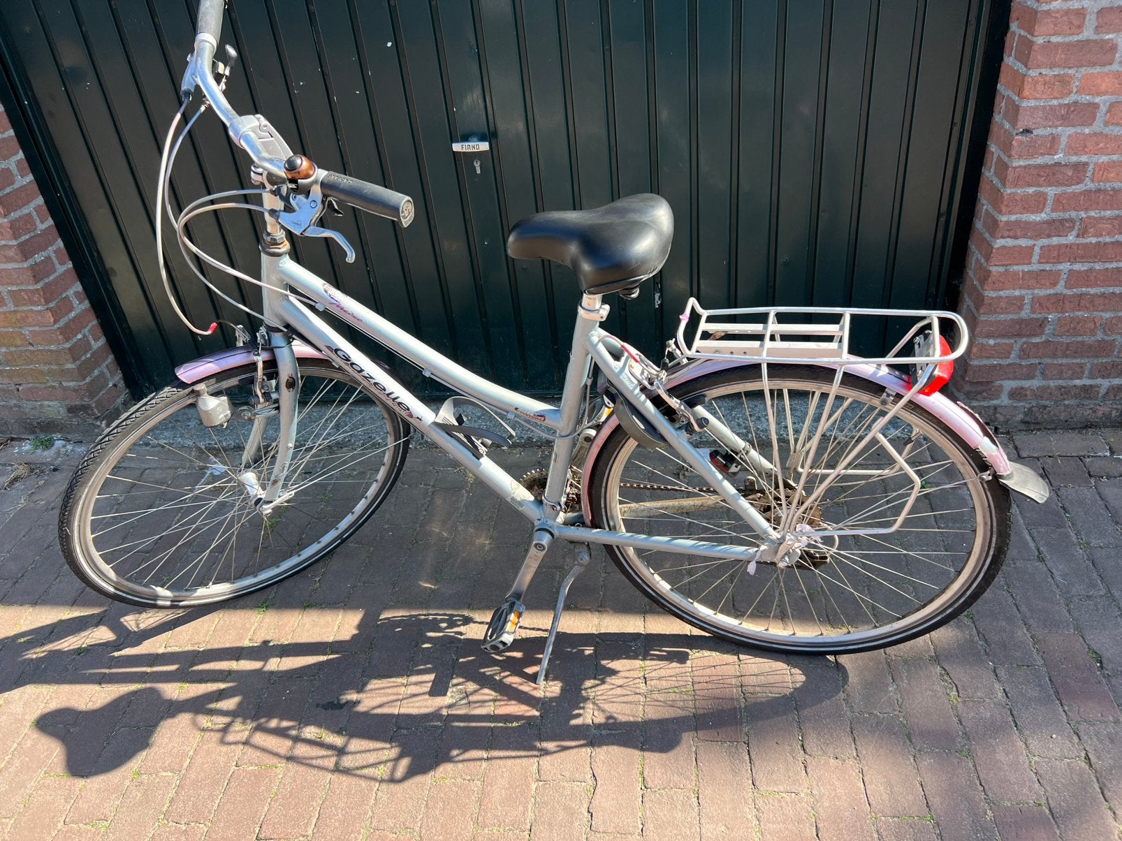 Gazelle medeo, vraagt beetje aandacht, Fietsen en Brommers, Fietsen | Dames | Damesfietsen, Ophalen, Gebruikt, Velgrem, Versnellingen