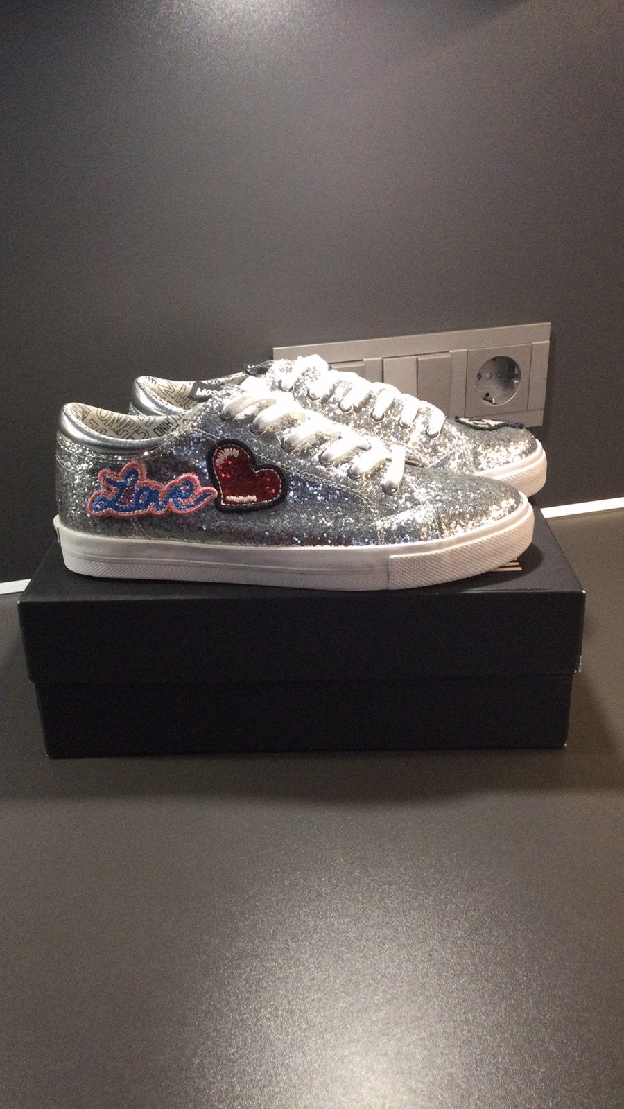 Love Moschino glitter sneakers maat 39 nieuw in doos, Kleding | Dames, Love Moschino, Overige kleuren, Nieuw, Ophalen of Verzenden