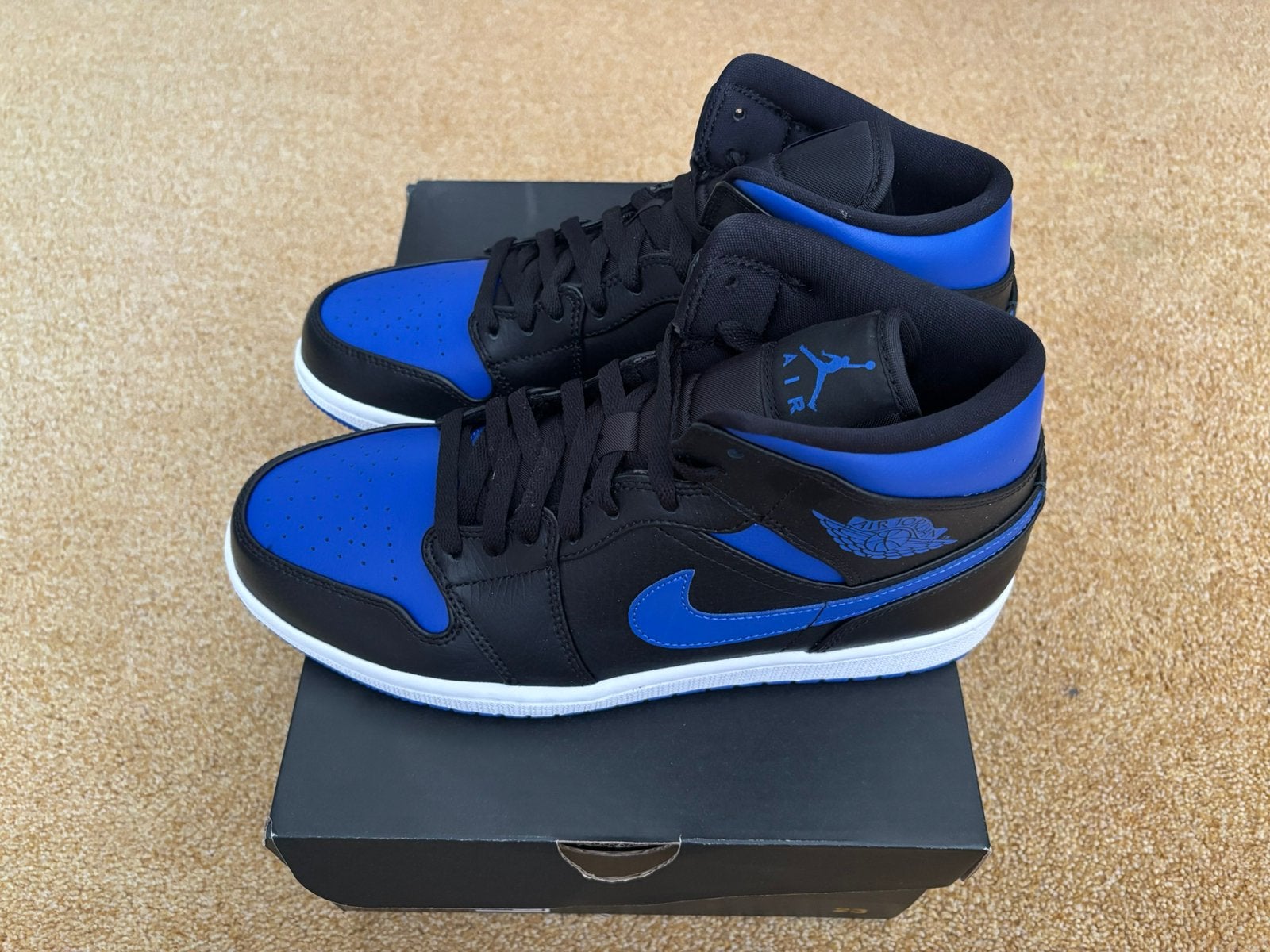 TE KOOP: NIKE AIR JORDAN 1 MID ‘ROYAL’ 2020, Kleding | Heren, Schoenen, Blauw, Nieuw, Ophalen of Verzenden, Sneakers of Gympen