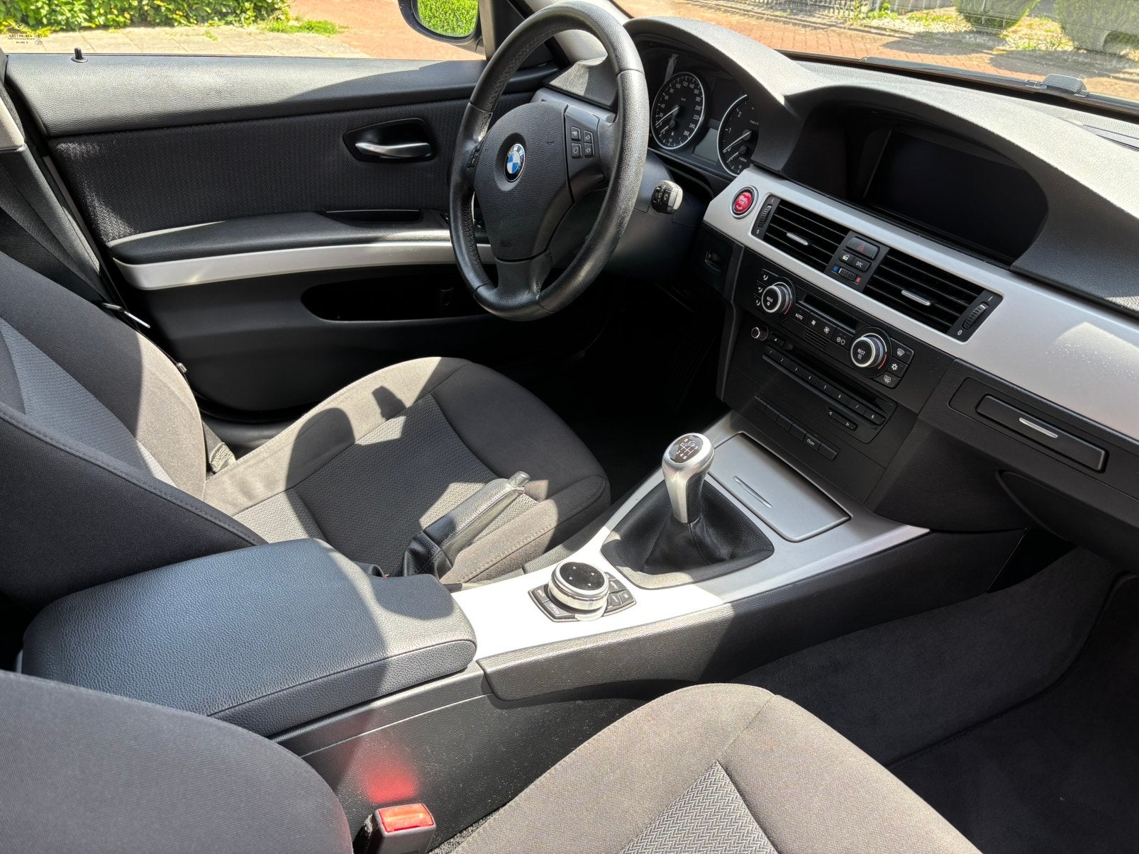 Nette BMW 3-Serie 318i Touring / 18” alu velgen / onderhoud, Origineel Nederlands, Handgeschakeld, Grijs, Particulier