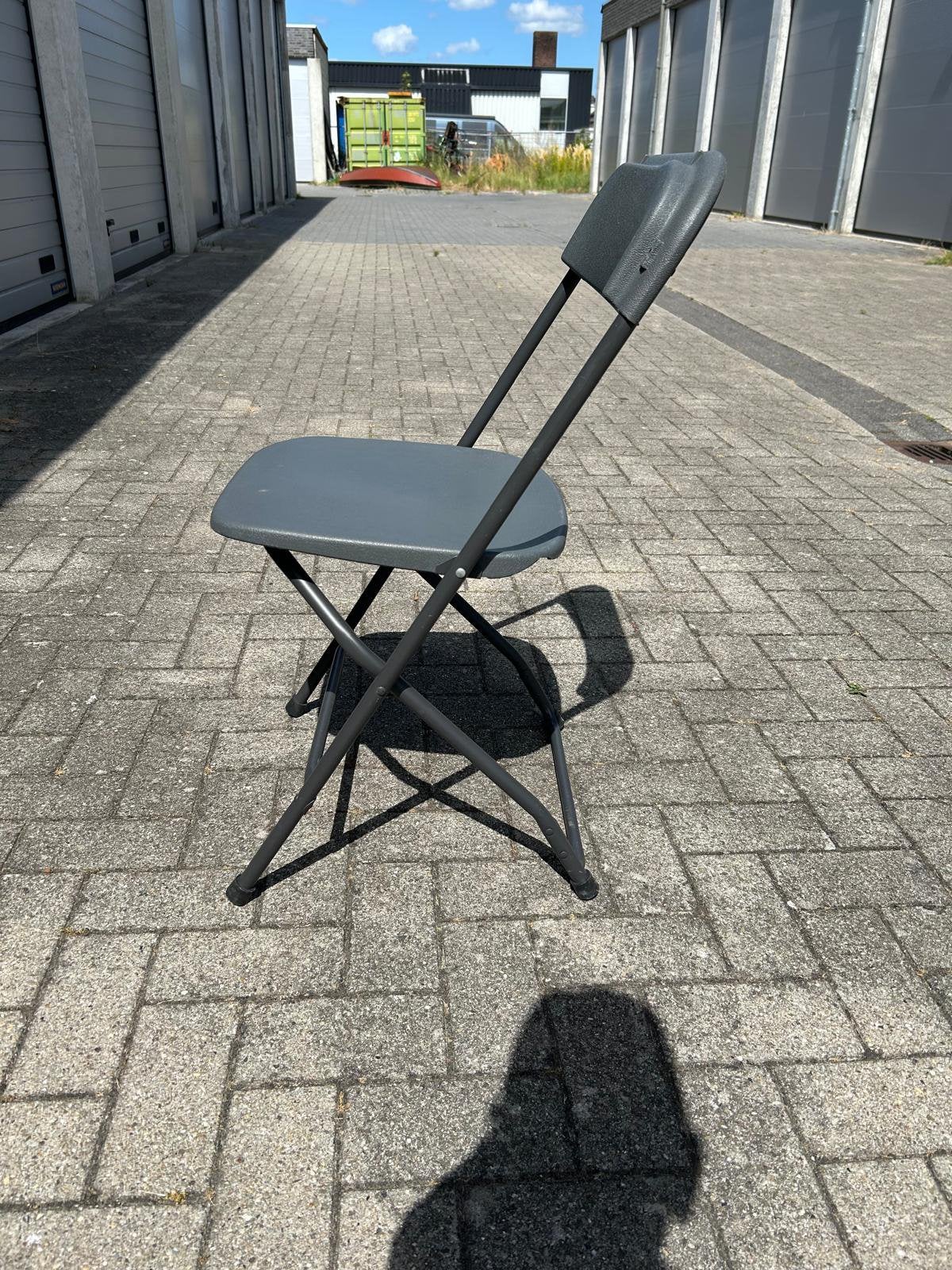 Acht klapstoelen, Ophalen, Zo goed als nieuw, Kunststof