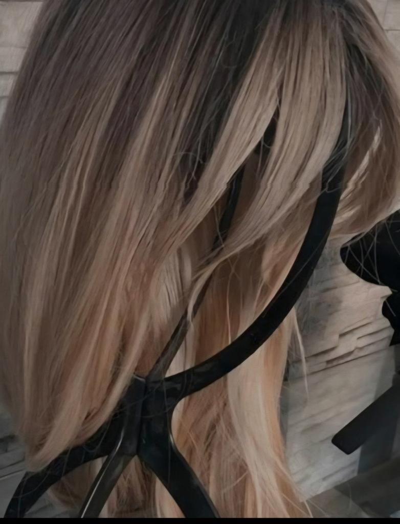 Mooie lange blonde ombre pruik., Ophalen of Verzenden, Zo goed als nieuw, Pruik of Haarverlenging