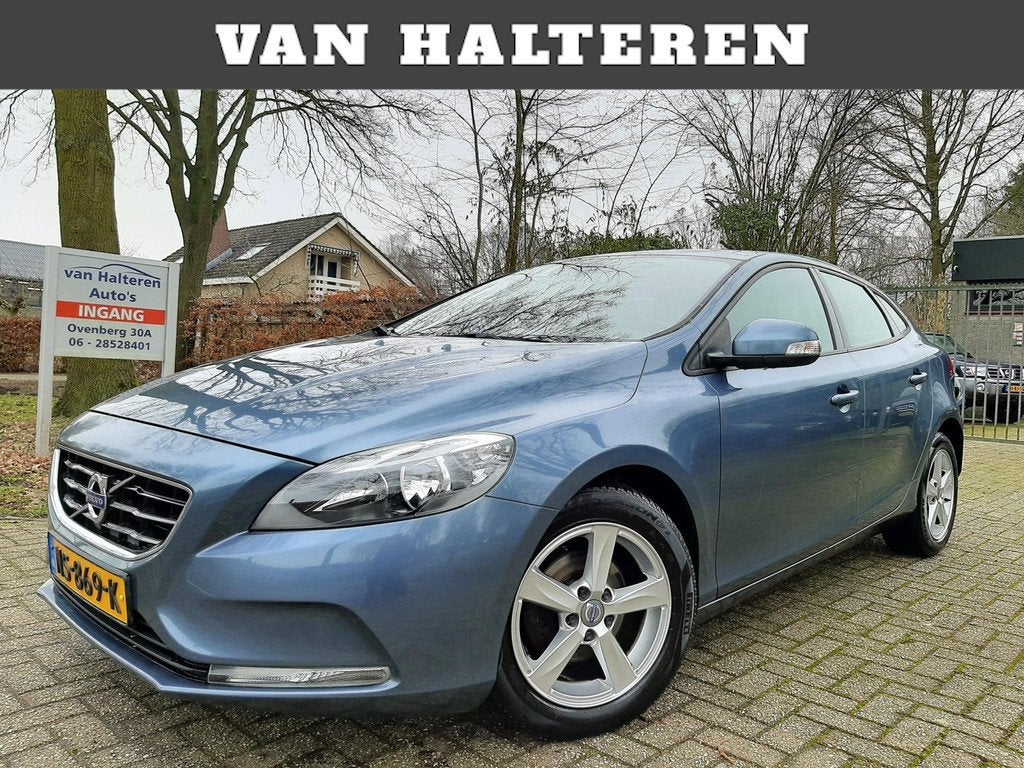 Volvo V40 1.6 D2 Momentum Airco Sportvelgen, Auto's, Voorwielaandrijving, Euro 5, Gebruikt, Zwart