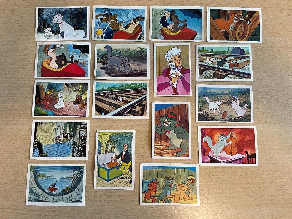 17 Kaartjes Walt Disney Aristocats 1971-'72 verzamelalbum, Verzamelen, Ophalen of Verzenden, Overige figuren, Gebruikt, Plaatje of Poster