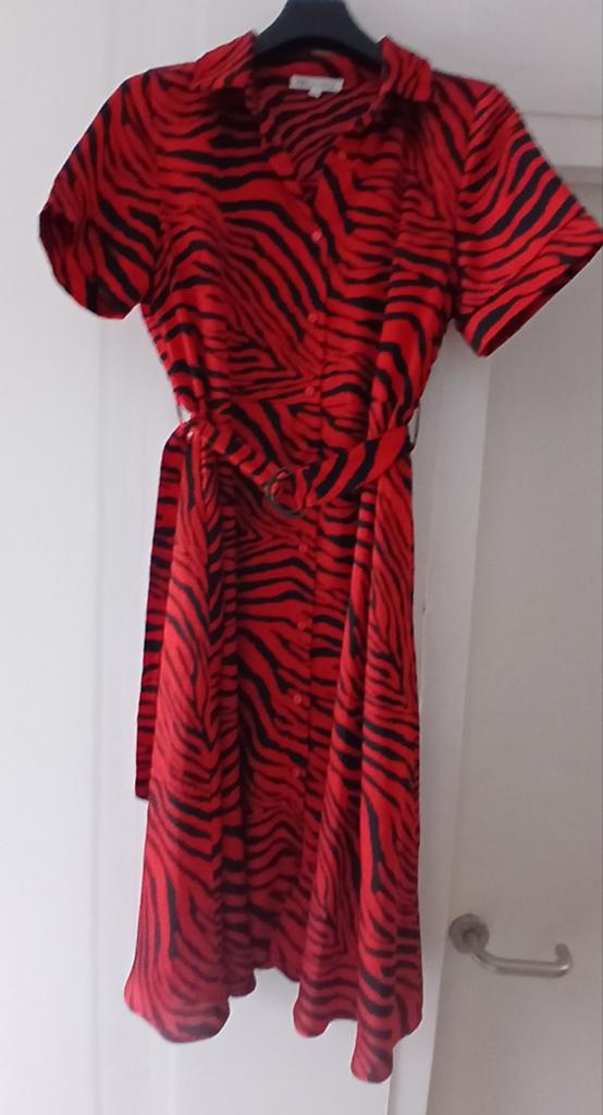 J&S Millenium Rode Zebraprint Jurk Maat M, Kleding | Dames, Jurken, Maat 38/40 (M), Verzenden, J&S Millenium, Zo goed als nieuw