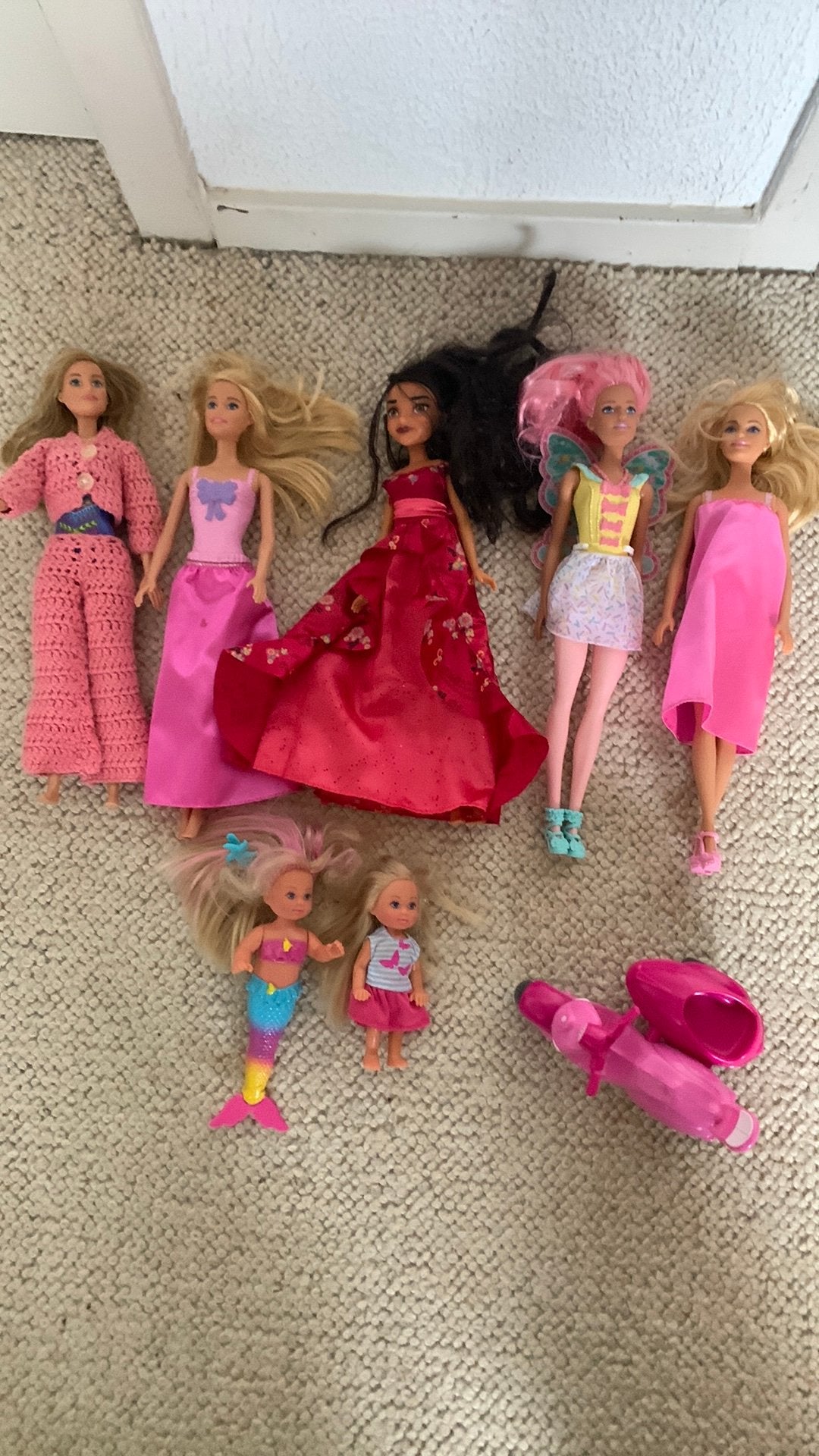 7 barbies, scooter en spulletjes, Ophalen of Verzenden, Gebruikt