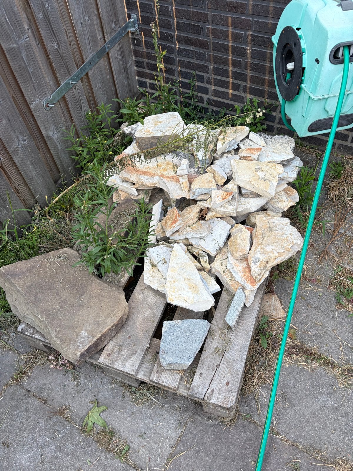 Gratis ophalen: Gebruikte flagstones (1.5 m²), Tuin en Terras, Gebruikt, Overige typen, Ophalen of Verzenden, Natuursteen
