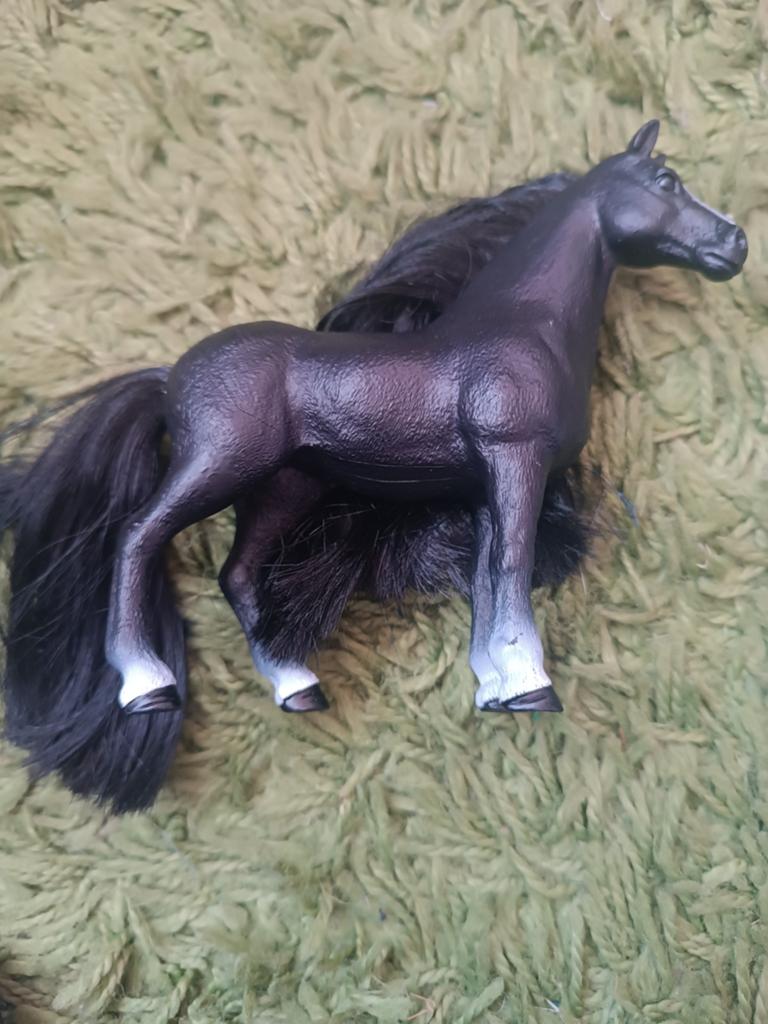 Schleich Friese merrie met lange manen en staart, Ophalen of Verzenden, Zo goed als nieuw, Jongen of Meisje