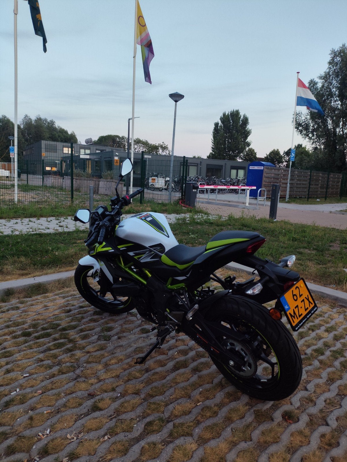 Kawasaki z125 2022, Ophalen