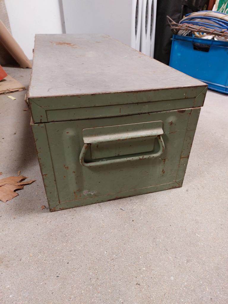 Vintage kist metaal, afsluitbaar met originele inlegbak, Ophalen, Minder dan 50 cm, Gebruikt, 50 tot 100 cm