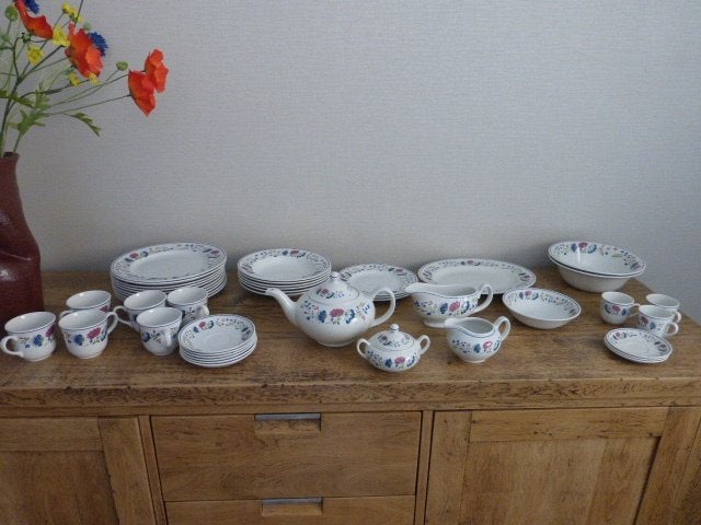 Wood & Sons servies serie Fiore borden schalen theepot enz., Huis en Inrichting, Ophalen, Gebruikt, Overige merken, Overige typen