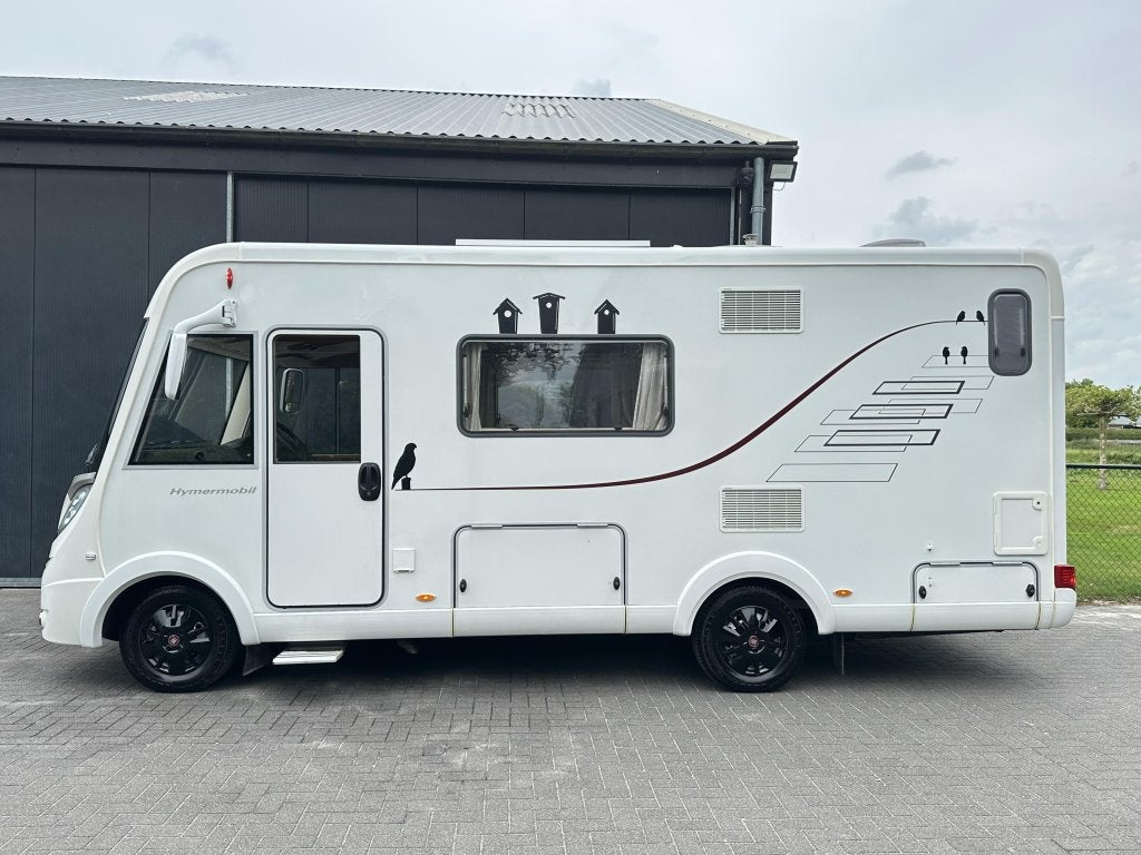 Hymer B 544 Slechts 82 dkm Compact met een ruime indeling, Standaard zit, Ringverwarming, Fiat, 6 tot 7 meter