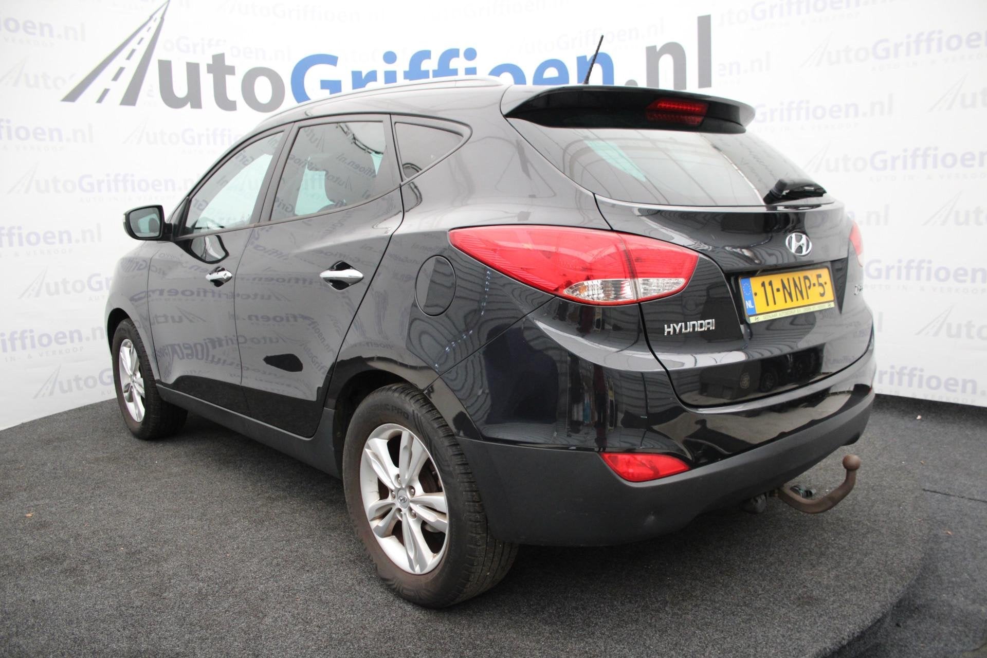 Hyundai ix35 2.0i Style nette SUV met trekhaak met nieuwe AP, Auto's, Gebruikt, Zwart, 4 cilinders, Leder en Stof