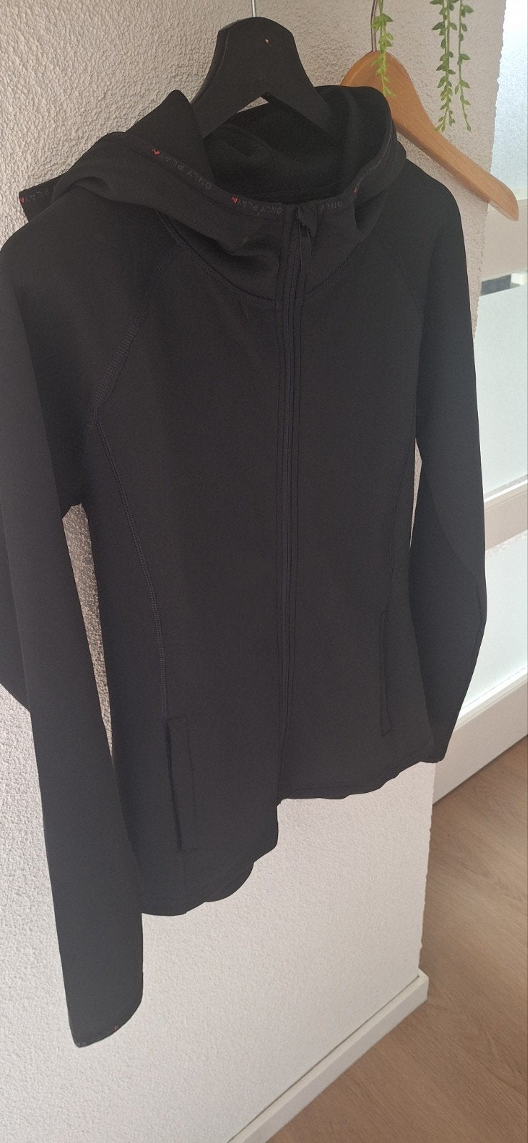 ONLY PLAY sportvest maat M, Kleding | Dames, Sportkleding, Maat 38/40 (M), ONLY PLAY, Zwart, Nieuw