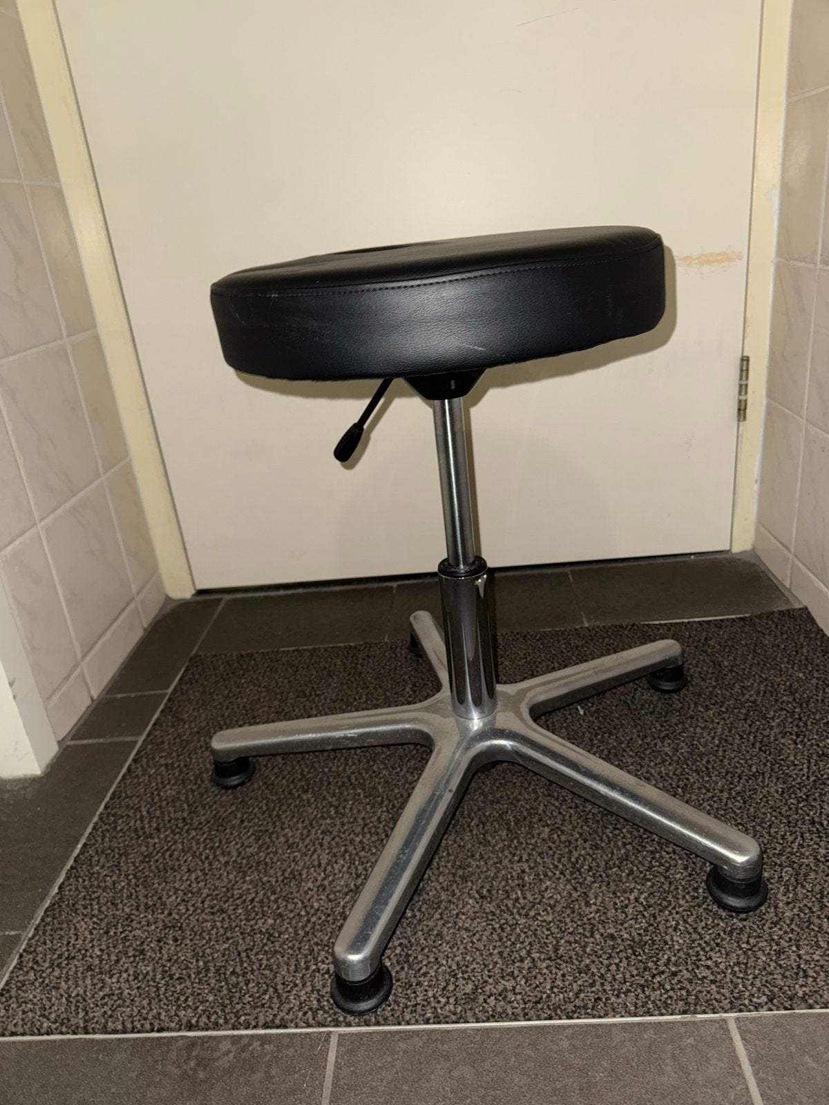 Zwarte Kruk op Wielen - Verstelbaar en Comfortabel, Huis en Inrichting, Ophalen of Verzenden, Zo goed als nieuw