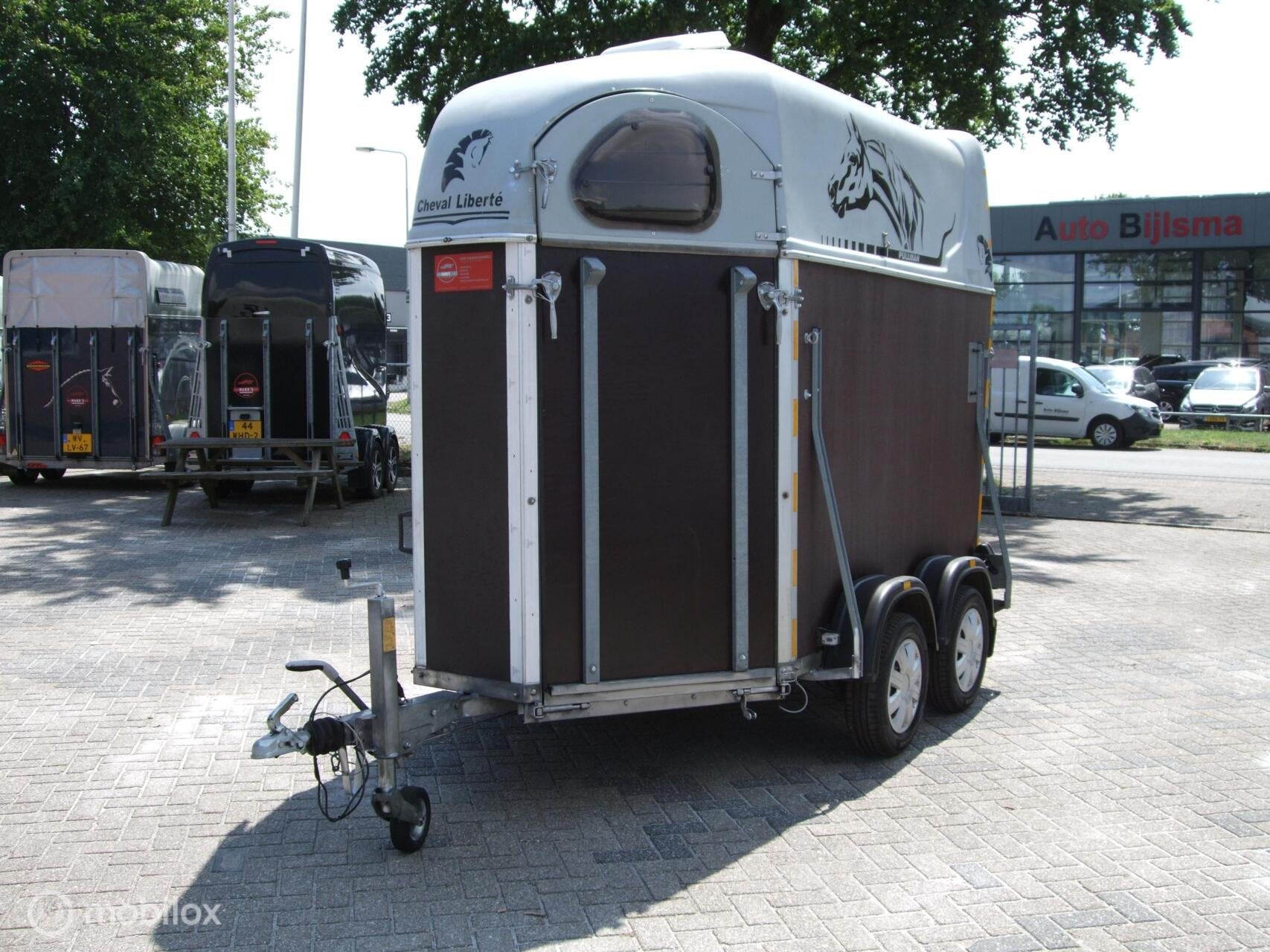 Mooie nette Cheval Liberte 2 paards met vooruitloop., Gebruikt, Overige typen