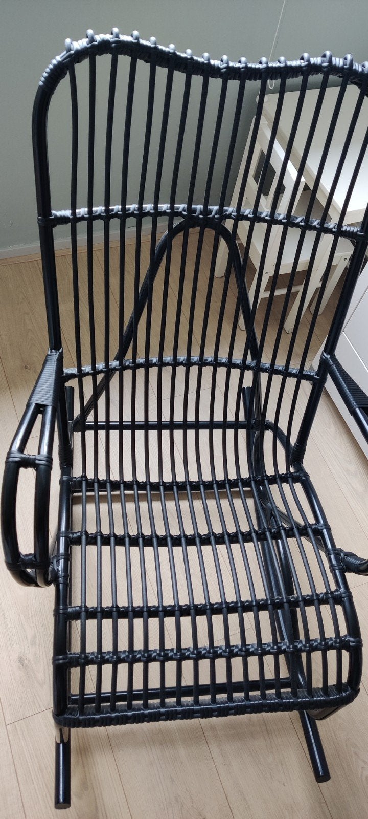 Rieten zwarte schommelstoel, Ophalen, Zwart, Riet of Rotan, Zo goed als nieuw