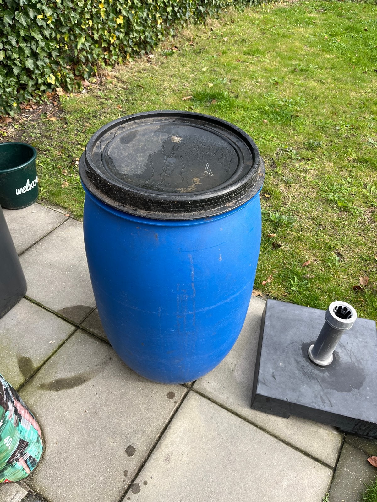 Blauwe regenton met deksel 80 bij 52 cm, Tuin en Terras, Ophalen of Verzenden, Gebruikt