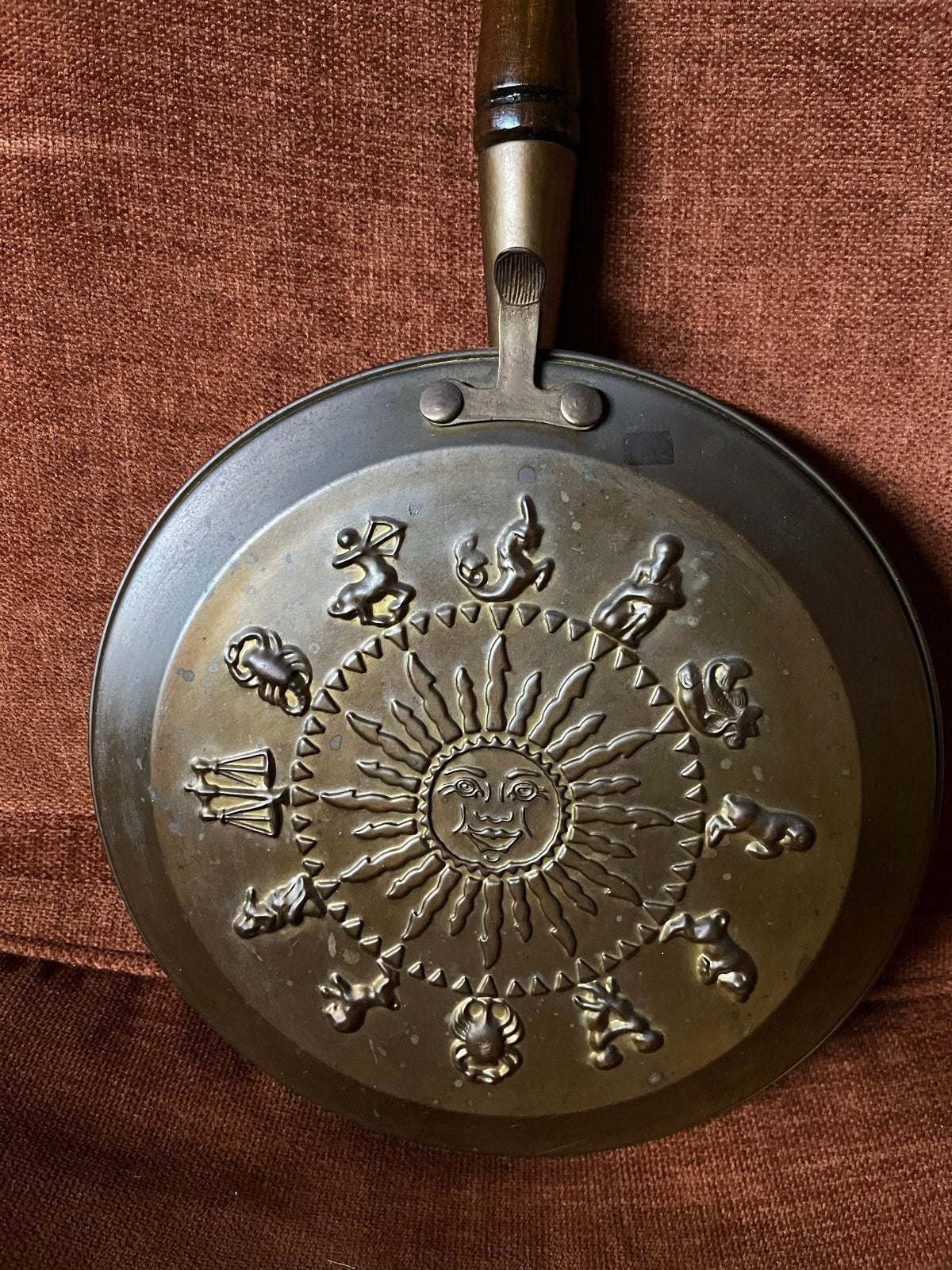 Antieke Koperen Beddenpan met Zodiac Tekens, Ophalen of Verzenden