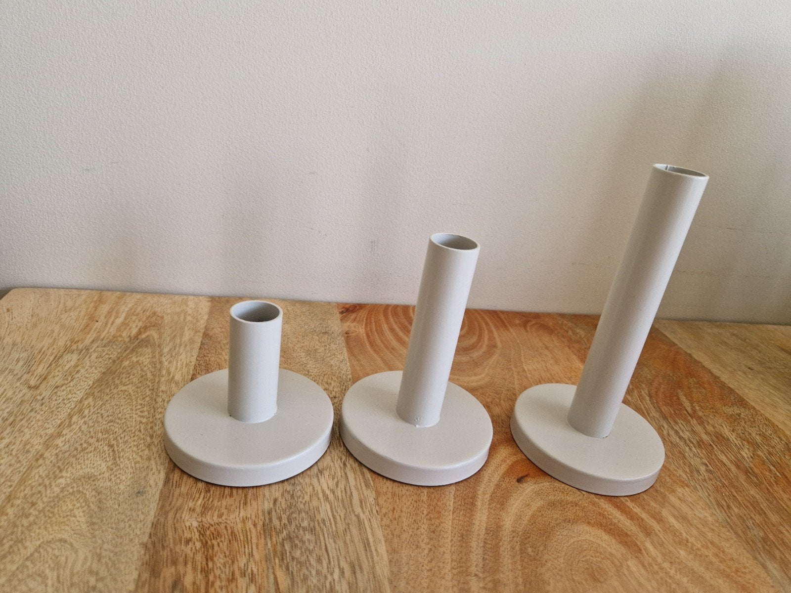 Set van 3 minimalistische kandelaar in grijs, Ophalen of Verzenden, Zo goed als nieuw, Grijs, Metaal