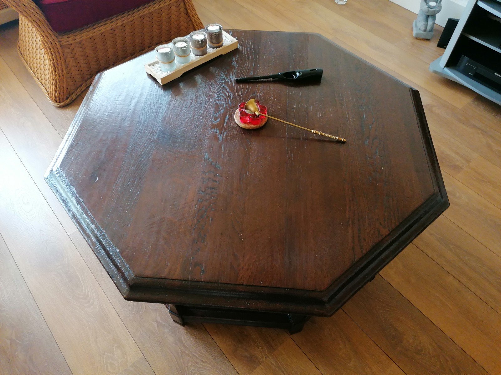 Massief houten salontafel met uitschuifbare zijtafels, Huis en Inrichting, Tafels | Salontafels, Ophalen, Gebruikt, 50 tot 100 cm