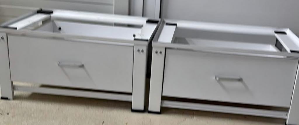 2x Wit metalen verhoger  voor wasmachine/droger, Ophalen of Verzenden, Gebruikt, Minder dan 85 cm