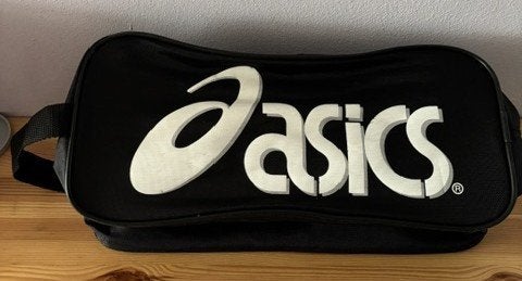 Asics - sportschoenentas L.35xB.14xH.15.5 cm -zgan, Ophalen of Verzenden, Zo goed als nieuw
