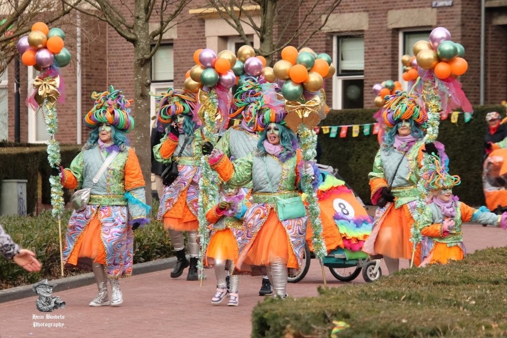 carnavalkleding loopgroep, Ophalen of Verzenden, Zo goed als nieuw, 170 of groter, Jongen of Meisje
