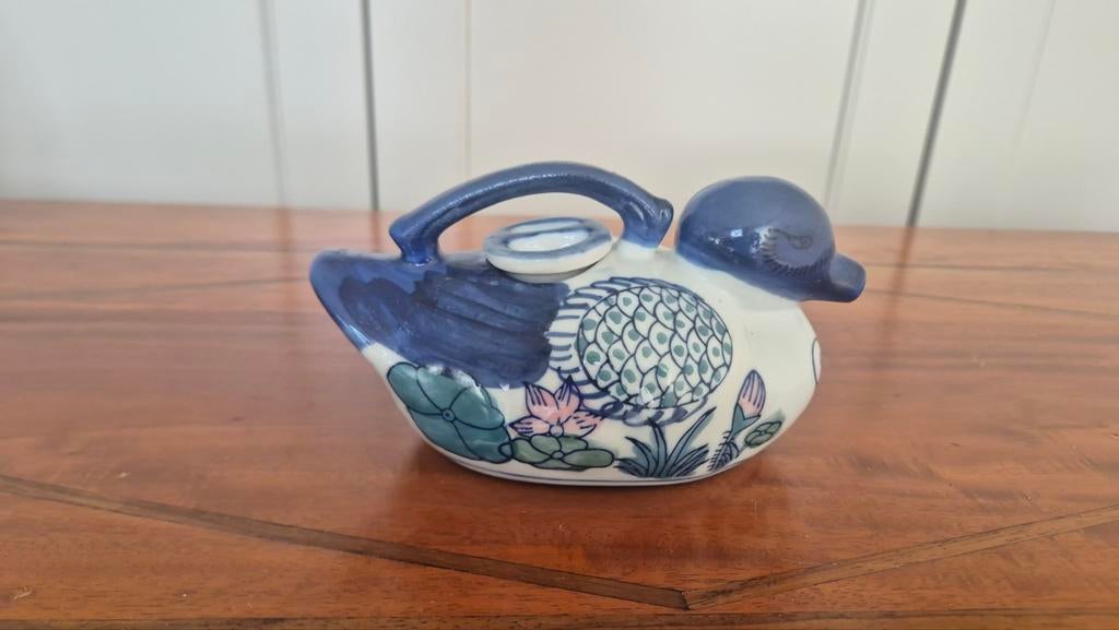 Vintage keramische eend schenkkan, blauw-wit bloemmotief, Antiek en Kunst, Antiek | Keramiek en Aardewerk, Ophalen