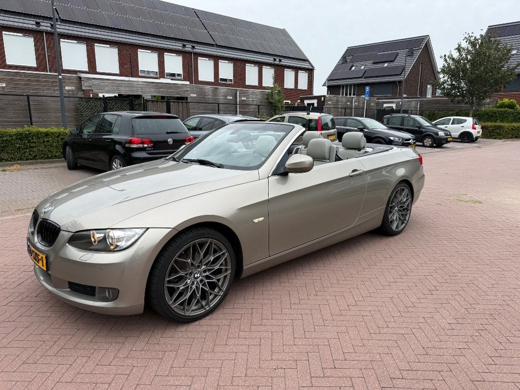 BMW 3-Serie 2.0 I 320 Cabrio 2010 Bruin, Dealer onderhouden, 1995 cc, Beige, 4 cilinders