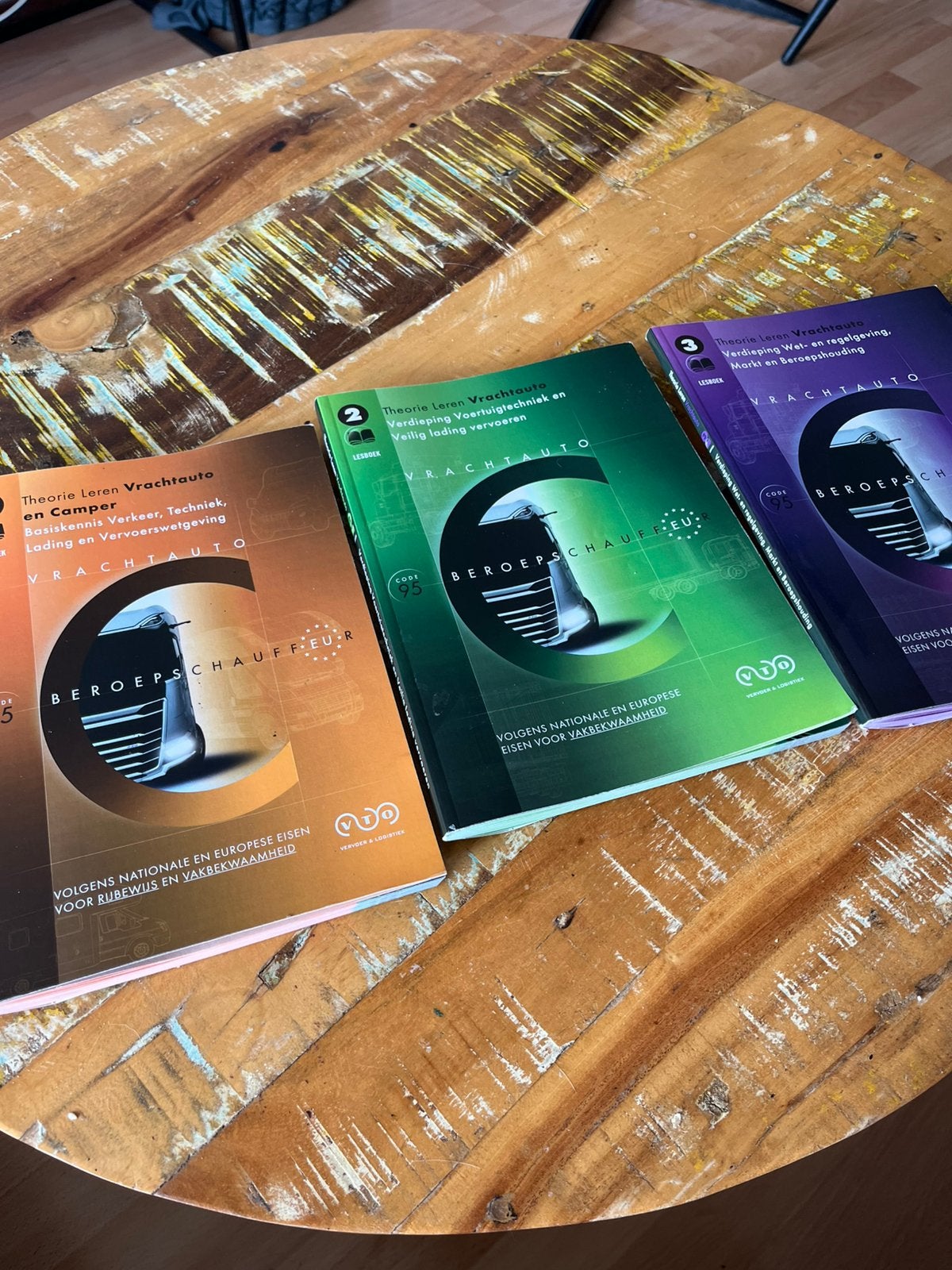 Vrachtwagen theorie boeken M1, 2 en 3 + online omgeving, Ophalen of Verzenden, Alpha, Zo goed als nieuw, Niet van toepassing