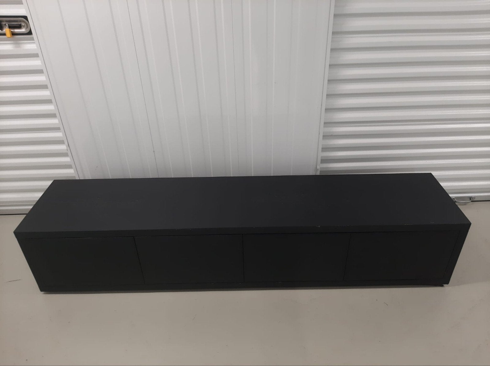 Zwart wandmeubel met 4 kleppen Goossens, Huis en Inrichting, Ophalen, Gebruikt, 200 cm of meer, Minder dan 100 cm