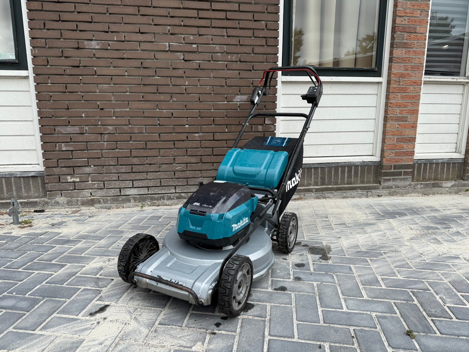 Makita DLM533| Accu Grasmaaier 2x 18V | Zonder accu's, Ophalen, Cirkelmaaier, ., Versnellingen