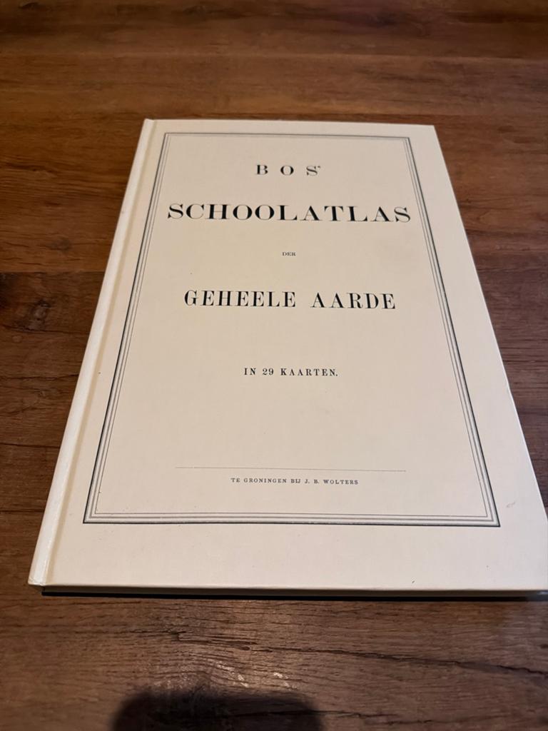 Bos Schoolatlas der Geheele Aarde - 1877 - 1976, Boeken, Ophalen of Verzenden, Zo goed als nieuw