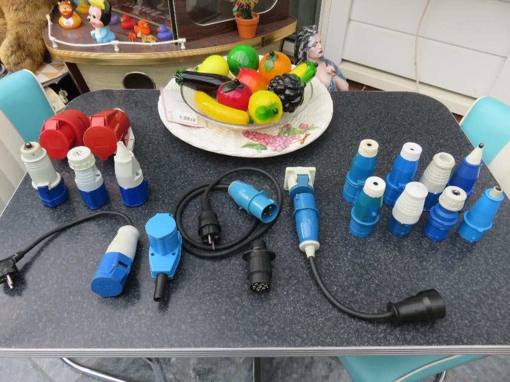 Elektra aansluitingen caravan, camper en kampeerartikelen., Caravans en Kamperen, Ophalen of Verzenden, Zo goed als nieuw