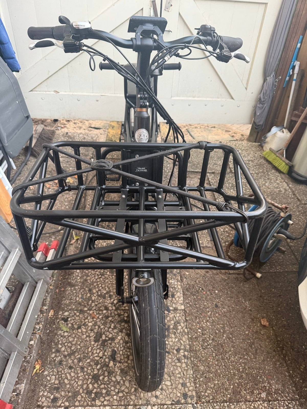 Elektrische bakfiets met voorrek en achterzitje, Fietsen en Brommers, Zo goed als nieuw, Minder dan 47 cm, 50 km per accu of meer