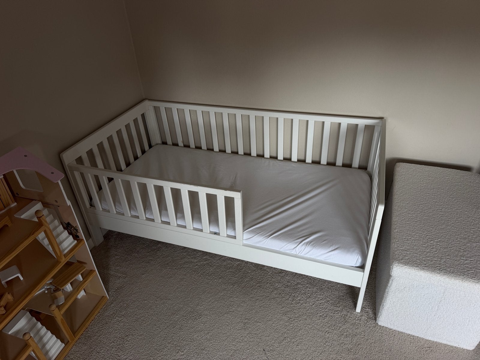 Petite Amelie peuterbed, Kinderen en Baby's, Kinderkamer | Bedden, Ophalen, 70 tot 85 cm, 140 tot 160 cm, Zo goed als nieuw