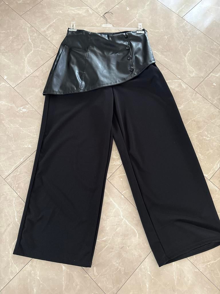 Zwarte broek met leren rok detail