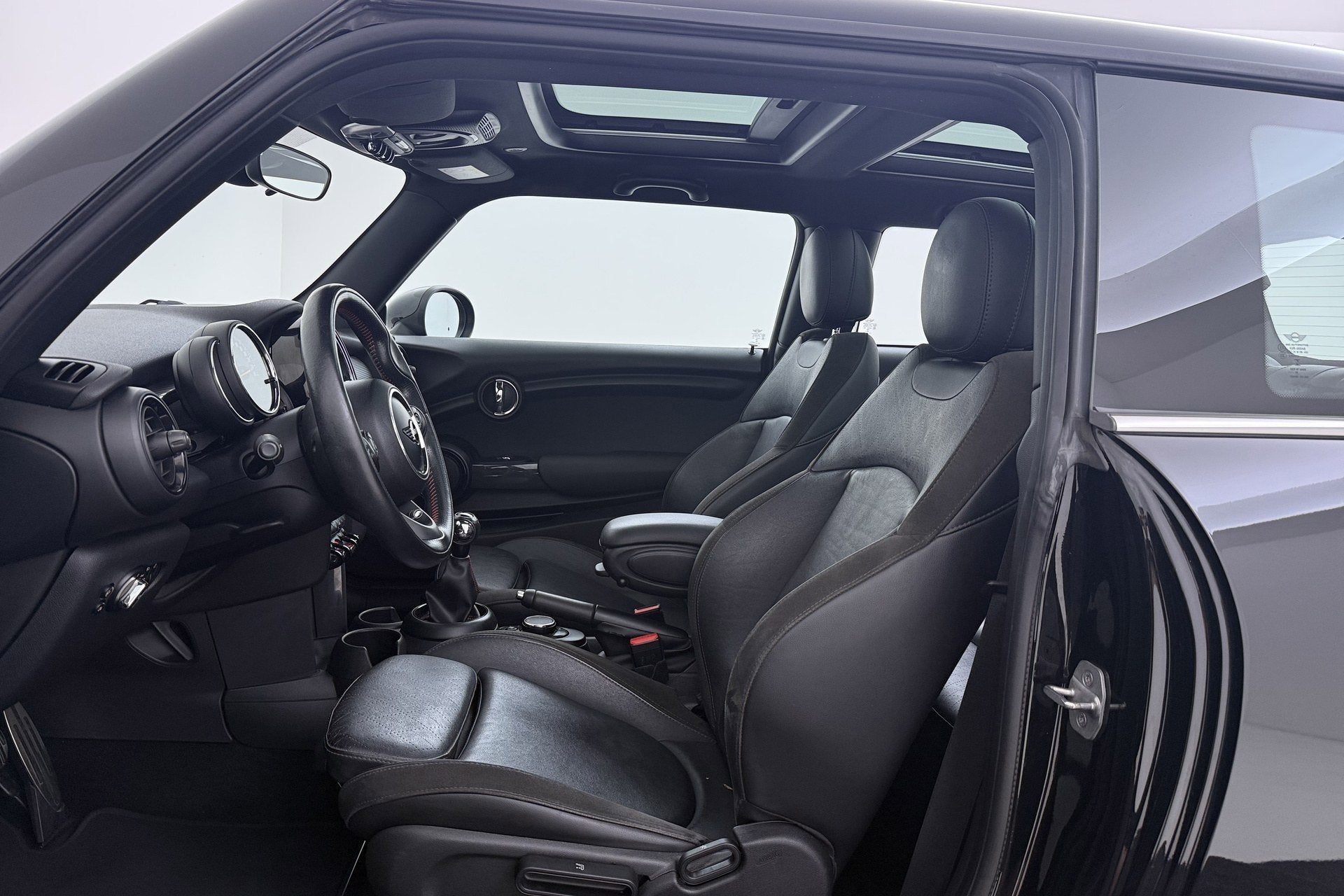 Mini 3-Deurs 1.5 Cooper Chili | JCW Pakket | Panoramadak | C, Auto's, Mini, Voorwielaandrijving, 136 pk, Gebruikt, 4 stoelen