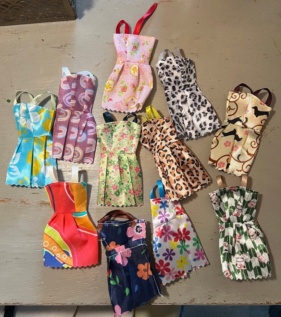 Lotje barbie sindy fleur poppenkleding jurkjes kleren poppen, Kinderen en Baby's, Ophalen of Verzenden, Gebruikt, Barbie