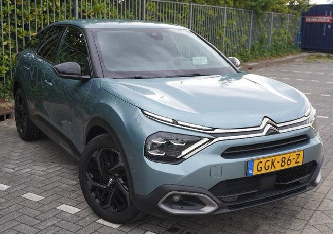 Citroën C4 1.2 Shine 130pk | 41.000 km | 2021 veel extra's, Voorwielaandrijving, Zwart, 1199 cc, Blauw