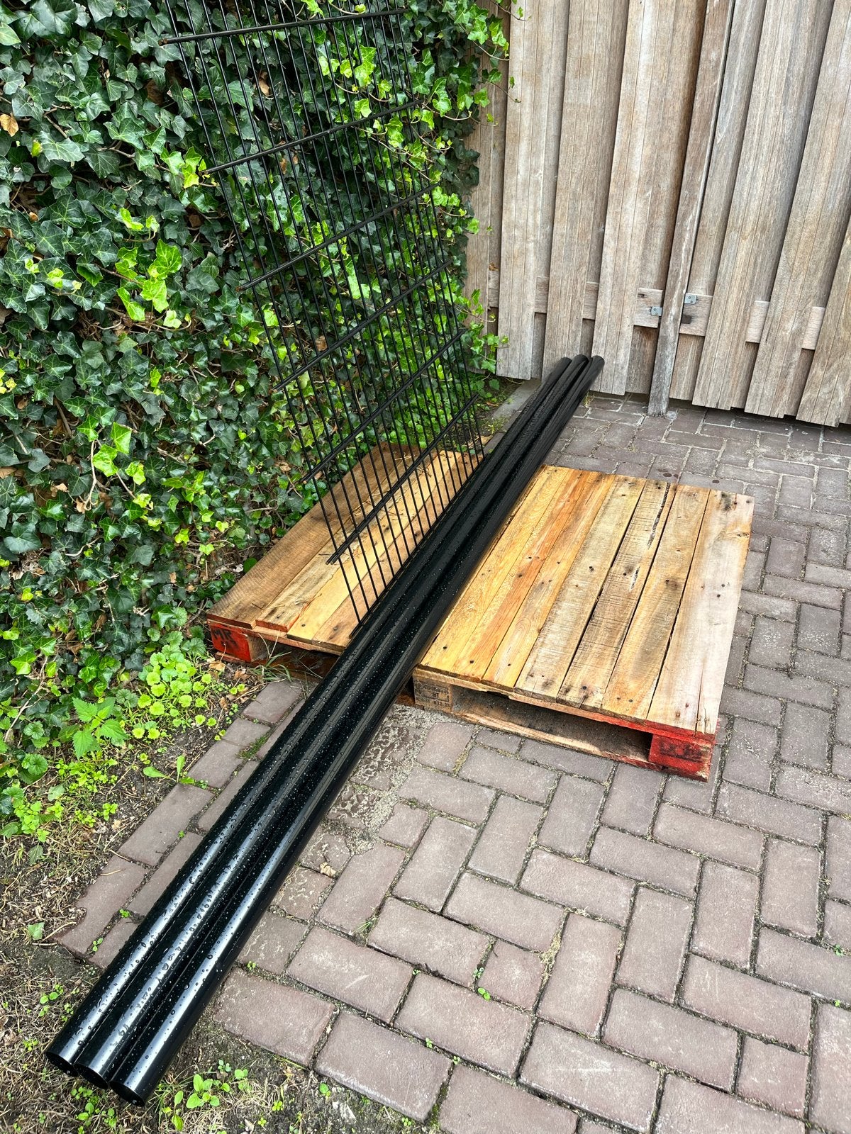 Dubbelstaafmat hekwerk met 3 nieuwe palen rond zwart, Ophalen, Nieuw, IJzer, Dubbelstaafmat hekwerk