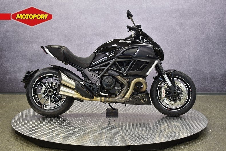 Ducati DIAVEL (bj 2011), Ducatie Nederland, Dorpsstraat 1
1111 AZ  Soest, NL, Bedrijf, Info@ducatinederland.nl