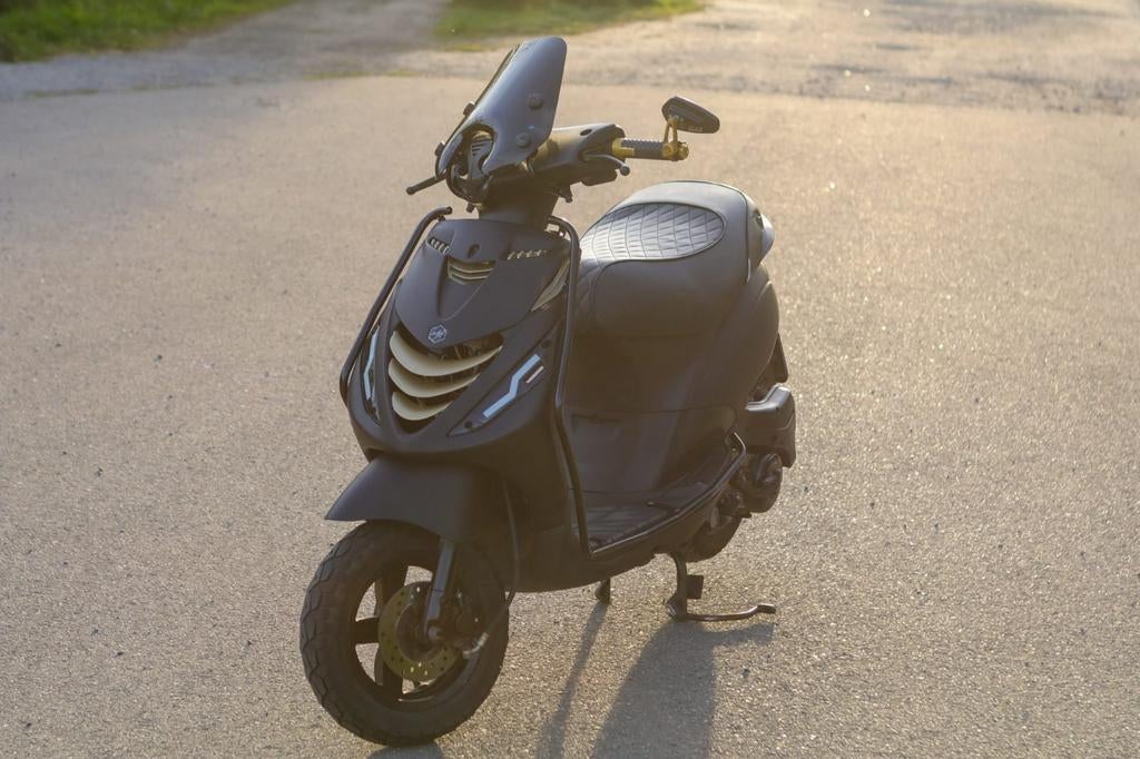 Piaggio zip 2017, JMTuning, geel kenteken, Fietsen en Brommers, Scooters | Piaggio, Ophalen, Zip, Zo goed als nieuw, Benzine