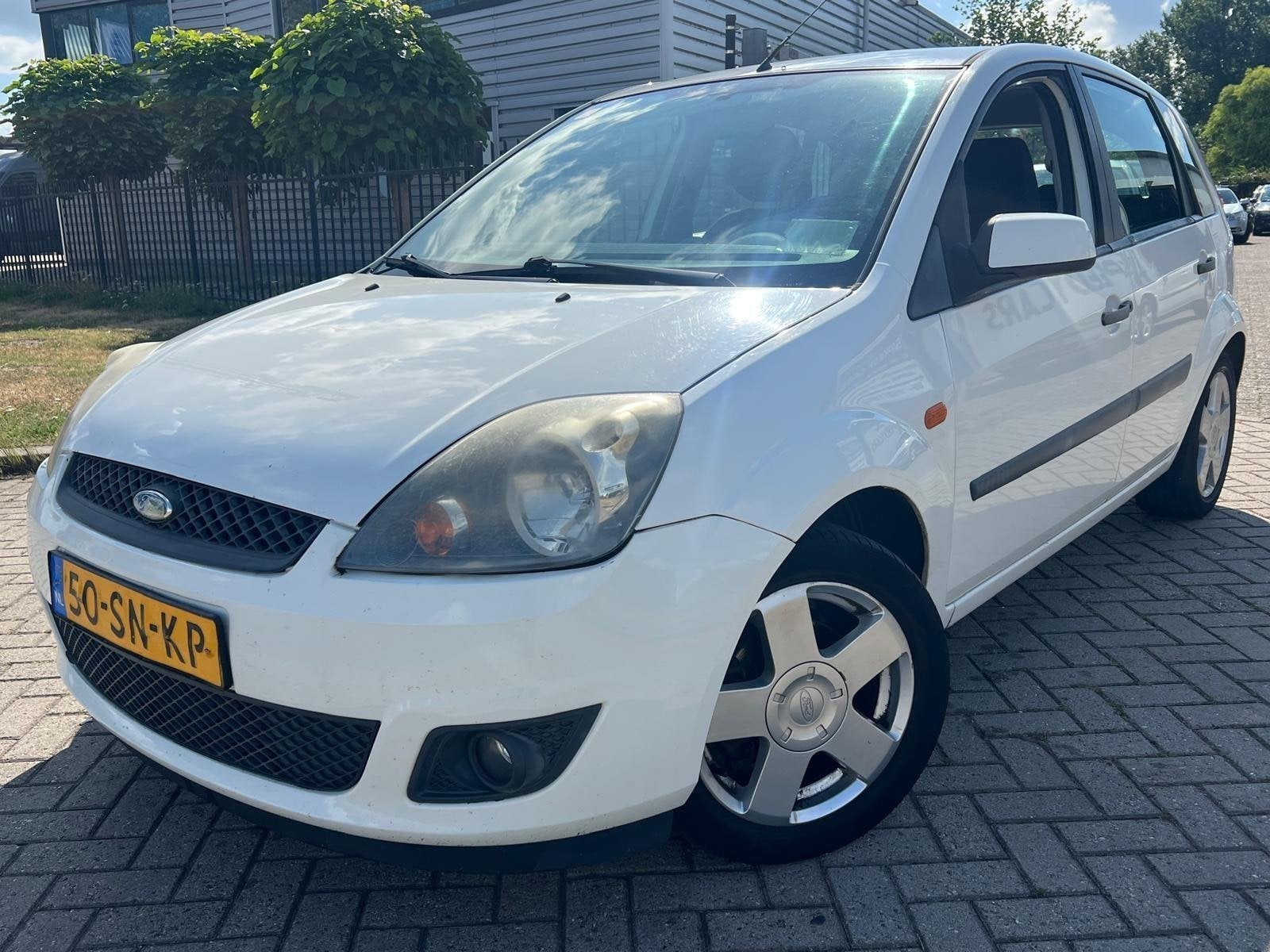 Ford Fiesta 1.4-16V Ambiente 5DRS Airco Trekhaak, Voorwielaandrijving, Elektrische ramen, Zwart, 4 cilinders