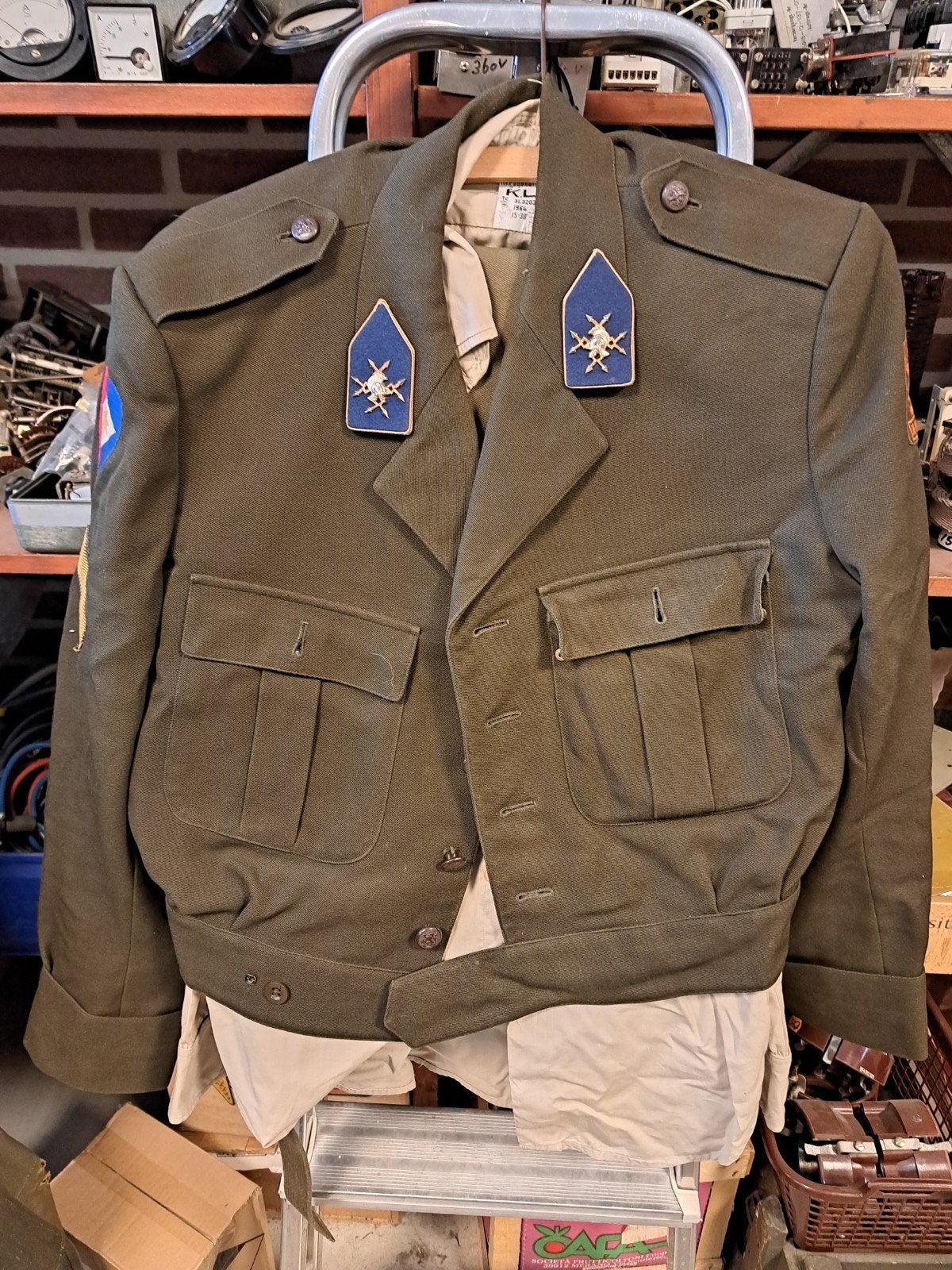 Koninklijke Landmacht verbindingsdienst    jas met broek, Kleding of Schoenen, Ophalen of Verzenden, X, Nederland